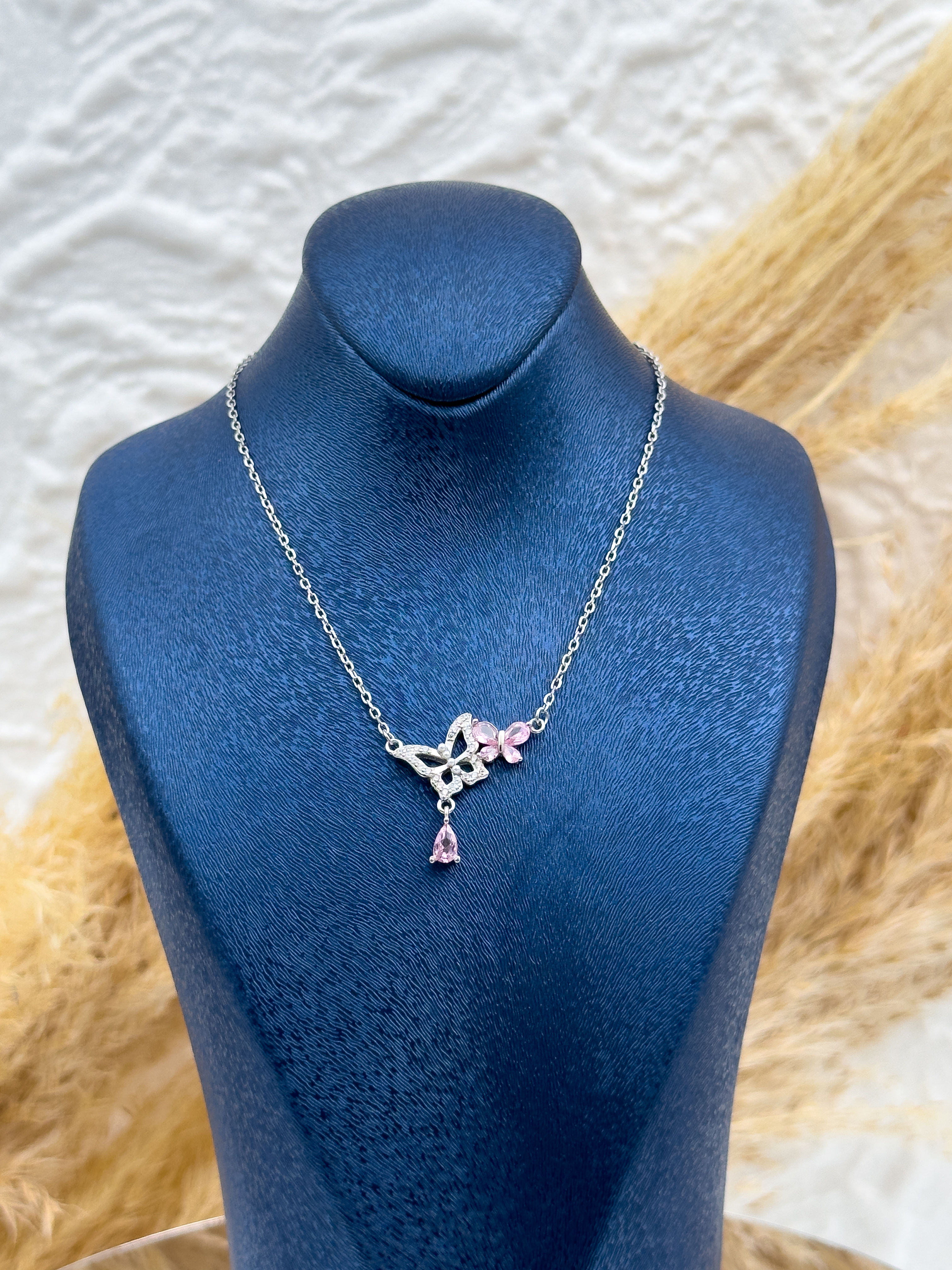 925 Ayar Gümüş Pembe Kuvars Taşlı Kelebek Motifli Kadın Kolye